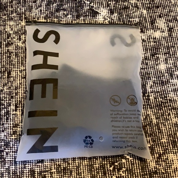 Black velvet shorts - Picture 4 of 4